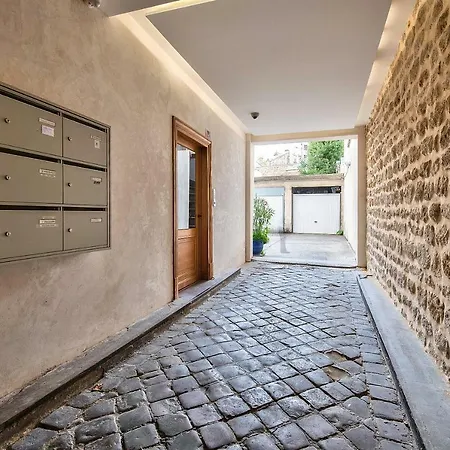 Functional Studio In The 15th Arr