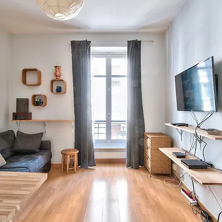 Functional Studio In The 15th Arr Apartment